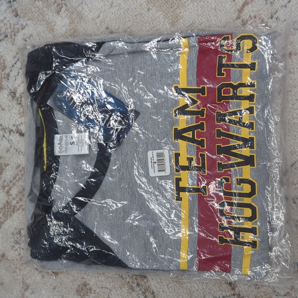 Licensed Team Hogwarts long sleeve shirt new with tags size S